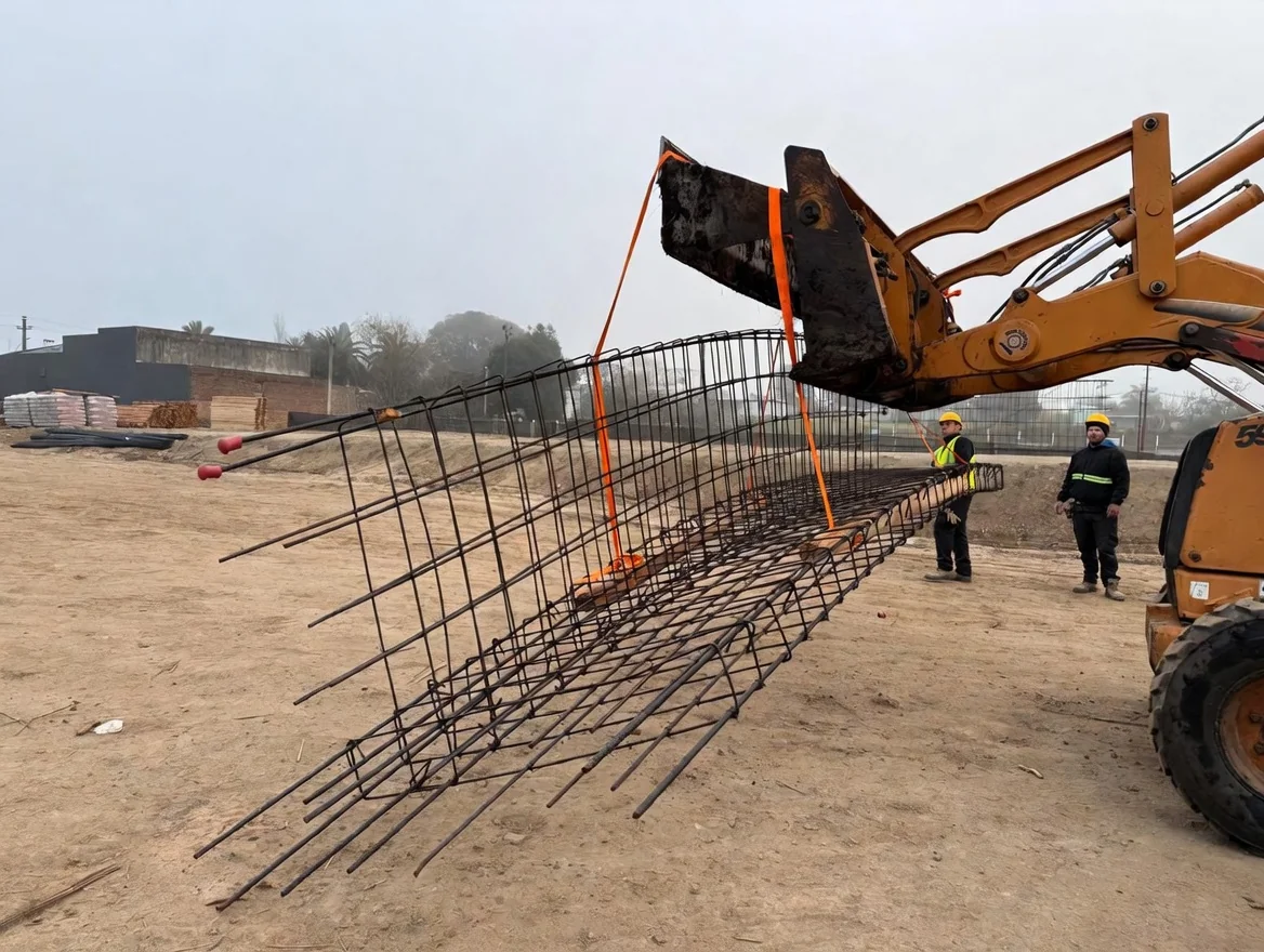 Armadura con excavadora