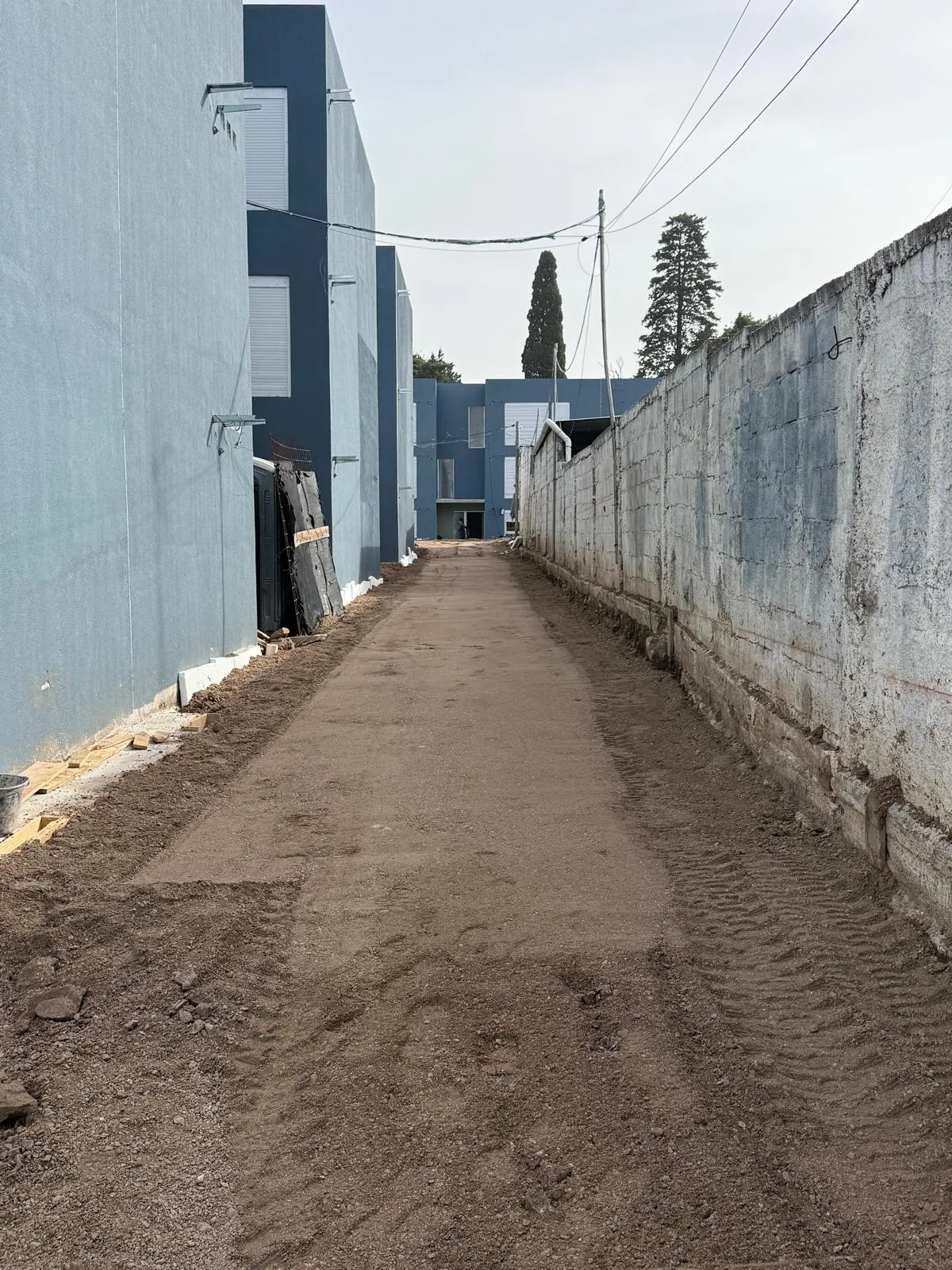Pasillo lateral compactado