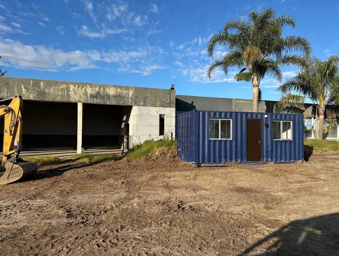 Obra con oficina de campo